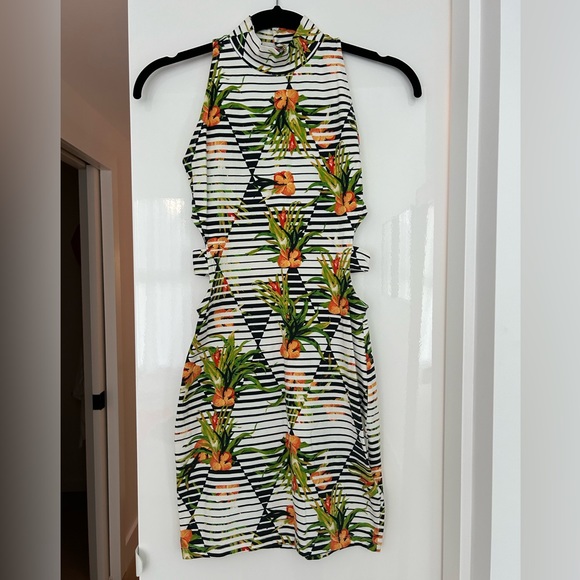 Guess mini dress with waist cutouts - Picture 2 of 5